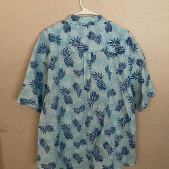 IZOD Pineapple Print Chambray Men's Shirt - Picture 8 of 10